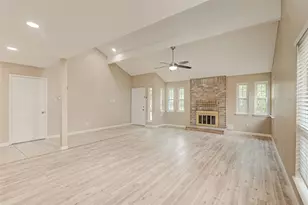 2302 Brook View Ln, Sugar Land, TX 77479 - Photo 5