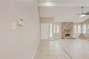 2302 Brook View Ln, Sugar Land, TX 77479 - Photo 3