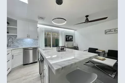 1801 Huldy St Street #J4, Houston, TX 77019 - Photo 7