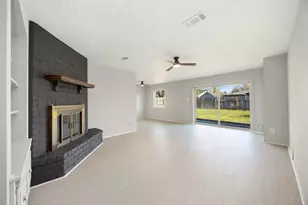 2302 Green Knoll Dr, Houston, TX 77067 - Photo 5