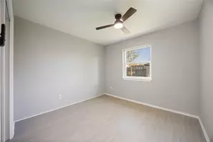 2302 Green Knoll Dr, Houston, TX 77067 - Photo 25