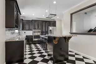 1017 Nantucket Dr, Houston, TX 77057 - Photo 9