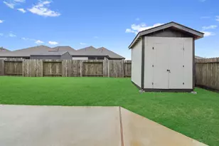 8406 Hunters Cliff Dr, Baytown, TX 77521 - Photo 21