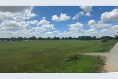 000 Earl Street, El Campo, TX 77437 - Photo 3