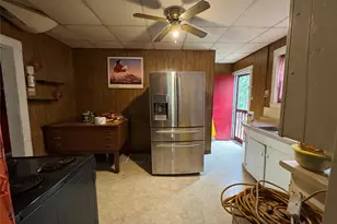 402 Laredo St, Lockhart, TX 78644 - Photo 9