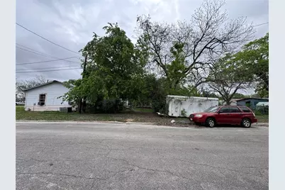 402 Laredo Street, Lockhart, TX 78644 - Photo 3