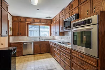 418 E Strand Street, El Campo, TX 77437 - Photo 5