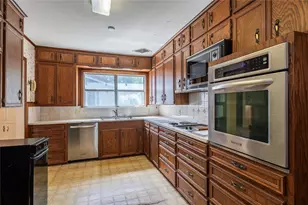 418 E Strand St, El Campo, TX 77437 - Photo 5