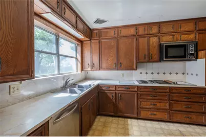 418 E Strand Street, El Campo, TX 77437 - Photo 15