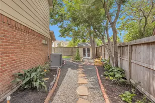 2238 Hickory Lawn Dr, Houston, TX 77077 - Photo 35