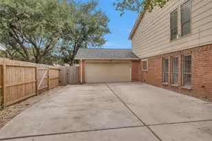 2238 Hickory Lawn Dr, Houston, TX 77077 - Photo 39