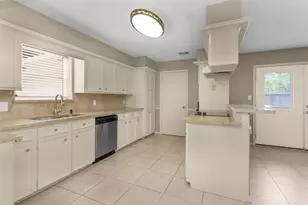 2238 Hickory Lawn Dr, Houston, TX 77077 - Photo 11