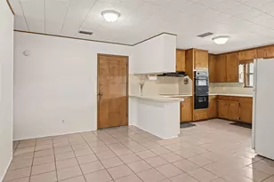 130 Elm St, Flatonia, TX 78941 - Photo 9