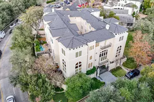 2094 Brentwood Dr, Houston, TX 77019 - Photo 1