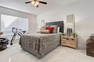 2234 S Piney Point Rd, Houston, TX 77063 - Photo 17