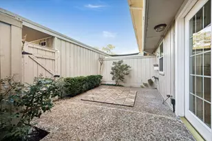2105 S Winrock Blvd S, Houston, TX 77057 - Photo 21
