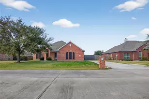 9702 Inwood Cir, Baytown, TX 77523 - Photo 3