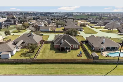 9702 Inwood Circle, Baytown, TX 77523 - Photo 33