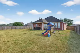 9702 Inwood Cir, Baytown, TX 77523 - Photo 31