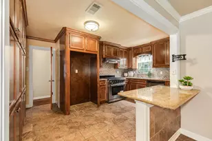 229 Caladium St, Lake Jackson, TX 77566 - Photo 11