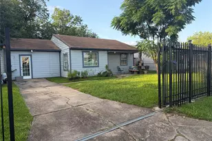 2305 Windsor Ln, Pasadena, TX 77506 - Photo 1
