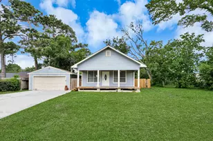 114 N Holmes St, La Porte, TX 77571 - Photo 1