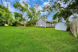 114 N Holmes St, La Porte, TX 77571 - Photo 31