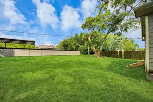 114 N Holmes St, La Porte, TX 77571 - Photo 33