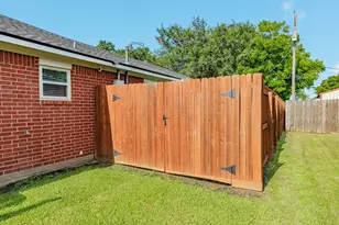 112 Lillian Dr, West Columbia, TX 77486 - Photo 35