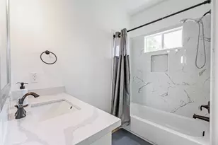 1273 Dewalt St, Houston, TX 77088 - Photo 25
