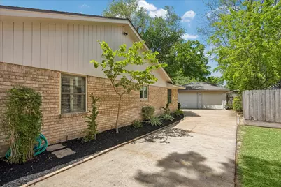 11418 Ash Creek Drive, Houston, TX 77043 - Photo 31
