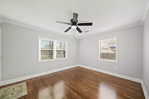 702 S Nugent St, La Porte, TX 77571 - Photo 3