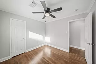 702 S Nugent St, La Porte, TX 77571 - Photo 19