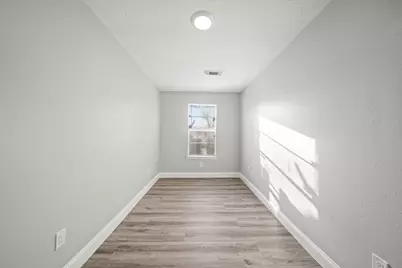 702 S Nugent Street, La Porte, TX 77571 - Photo 15