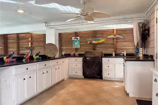 1031 Redfish St, Bayou Vista, TX 77563 - Photo 5