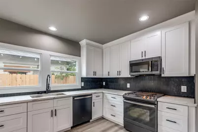 211 E 31st 1/2 Street, Houston, TX 77018 - Photo 9