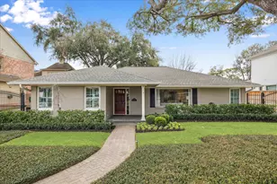 5655 Overbrook Ln, Houston, TX 77056 - Photo 1
