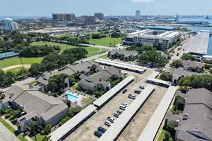 7033 N Holiday Dr, Galveston, TX 77550 - Photo 5