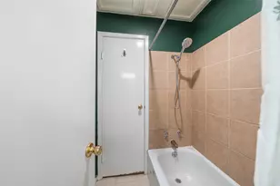 7033 N Holiday Dr, Galveston, TX 77550 - Photo 19