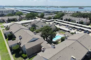 7033 N Holiday Dr, Galveston, TX 77550 - Photo 31