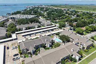 7033 N Holiday Dr, Galveston, TX 77550 - Photo 39