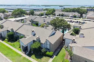 7033 N Holiday Dr, Galveston, TX 77550 - Photo 29
