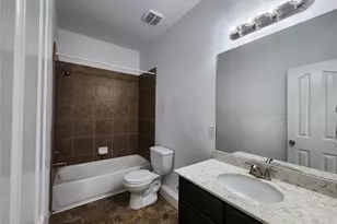 9346 Valley Tree Ln, Houston, TX 77089 - Photo 15