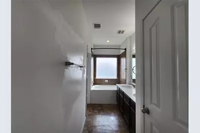 9346 Valley Tree Lane, Houston, TX 77089 - Photo 11