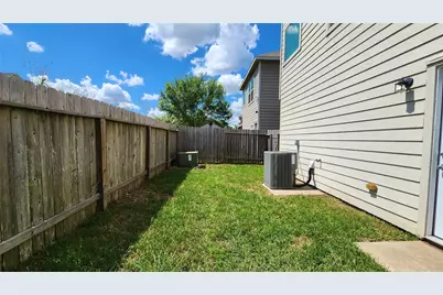 9346 Valley Tree Lane, Houston, TX 77089 - Photo 21