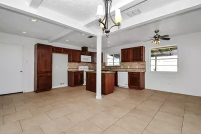 10131 Kent Towne Ln, Sugar Land, TX 77498 - Photo 9
