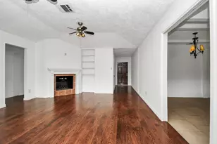 10131 Kent Towne Ln, Sugar Land, TX 77498 - Photo 5