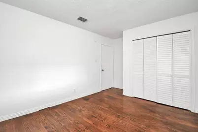 10131 Kent Towne Ln, Sugar Land, TX 77498 - Photo 13
