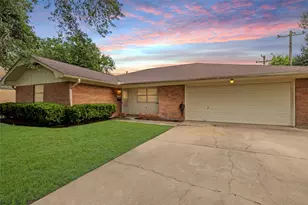2308 Hillcrest Dr, Bay City, TX 77414 - Photo 1