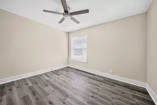 1221 Cedar Post Ln, Houston, TX 77055 - Photo 17